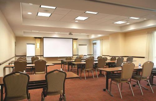 Woodvale Hotel | Pet-Friendly Retreat at Hyatt Place Richmond Chester
