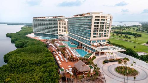 Zona Hotelera Resort | All-Inclusive Adults-Only Retreat at Hyatt Vivid Grand Island