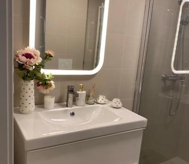 Faervik Apartment | Cozy Hybel Offering Space for 3 in a Child-Friendly Setting