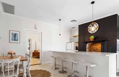 Bonney House | Scenic Hyde Cottage with Lake View and Family Amenities