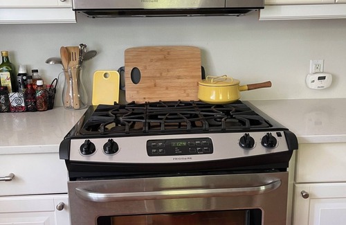 Hyde Park House | Enjoy a Cozy Stay at Hyde Park: Family-Friendly Amenities