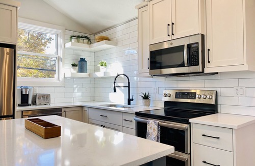 North End House | Top-Rated Guest House in Historic Hyde Park with Pool & Spa