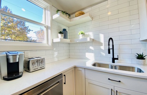 North End House | Top-Rated Guest House in Historic Hyde Park with Pool & Spa