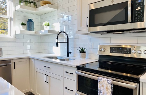 North End House | Top-Rated Guest House in Historic Hyde Park with Pool & Spa