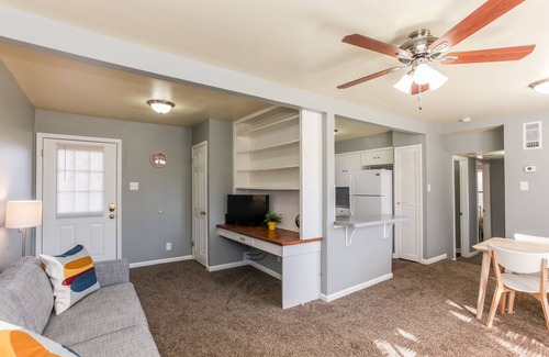 Hyde Park House | Hyde Park Historic District - Steps from Austin's Best Spots!