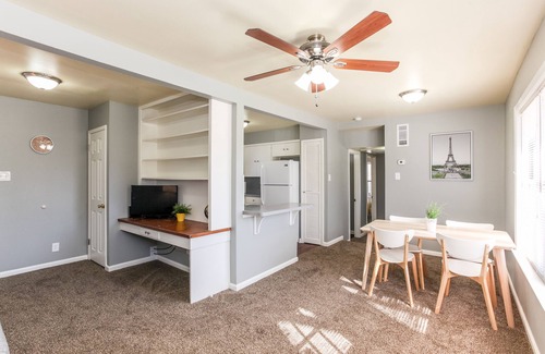 Hyde Park House | Hyde Park Historic District - Steps from Austin's Best Spots!