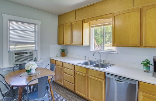 Hyde Park House | Hyde Park Retreat with Fire Pit & Nearby Hiking Trails