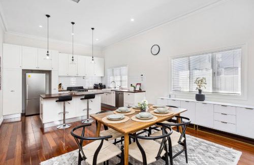 North Perth House | Hyde Park Vista: Family-Friendly 3BR Home Near Attractions