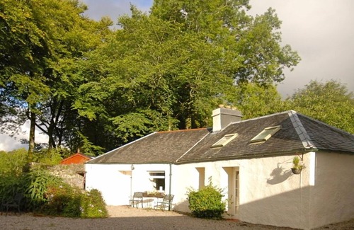 Taynuilt Cottage | Hydrangea Cottage: Modern 1750s Stone Retreat with Ocean View