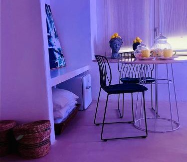 Acquaviva delle Fonti Bed & Breakfast | Hydria Guest House Art Gallery Dimora d artista con terrazza e vasca idromassaggio nel cuore del borgo antico Artists Home with terrace and jacuzzi in the heart of the old town