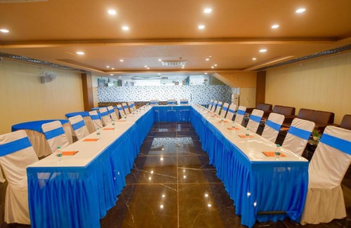 Gomti Nagar Hotel | Budget-Friendly Stay at Hyfa Continental with Breakfast & More