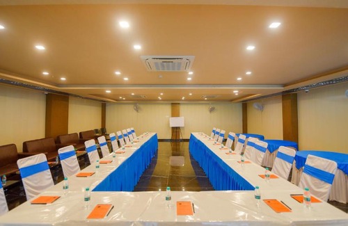 Gomti Nagar Hotel | Budget-Friendly Stay at Hyfa Continental with Breakfast & More