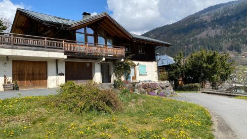 Saint-Gervais-les-Bains Apartment | Enchanting Hygge and Lykke with Oceanfront Dining Experience