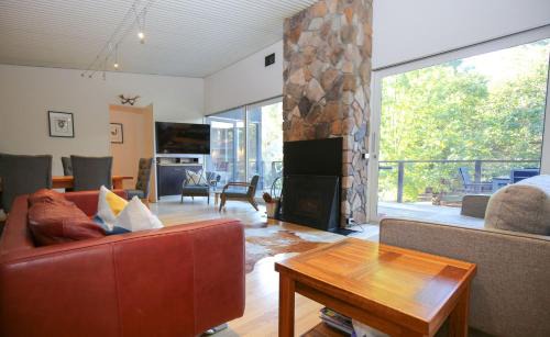 Harrietville House | Cozy Hygge Hotel: Family and Pet Friendly Retreat