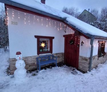 Cesky Jiretin House | Cozy Mountain Retreat with Kitchen and Family-Friendly Amenities