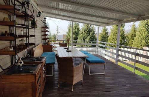 Besqaynar House | HYGGE HOME: Cozy Cottage with Terrace and Pool Amenities