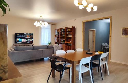 Besqaynar House | HYGGE HOME: Cozy Cottage with Terrace and Pool Amenities