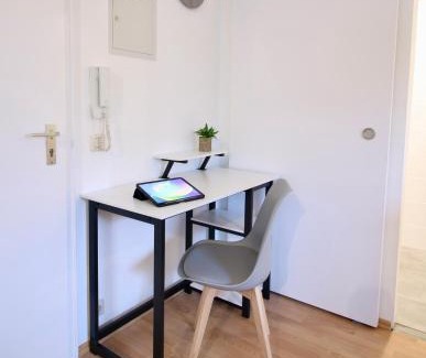 Vahrendorf Apartment | Hygge Homes: Pet-Friendly 1BR Apartment with Hot Tub
