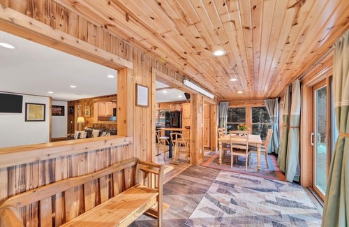Rapid City House | Hygge House on the Creek, Relaxation at the Creekside House!