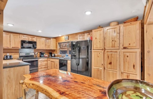 Rapid City House | Hygge House on the Creek, Relaxation at the Creekside House!