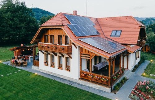 Praid Bed & Breakfast | Cozy Hygge Praid: Oceanfront Bliss with Pool & Hot Tub