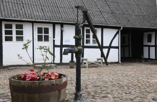 Naesby Condo | Cozy Landejendom Near Odense Centrum with Breakfast Offer