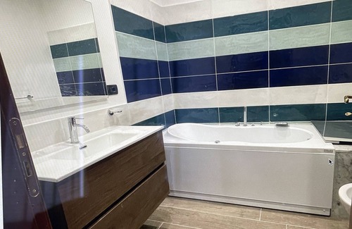 Chiaia Apartment | Cozy Apartment in Private Park, Central Naples - Chiaia