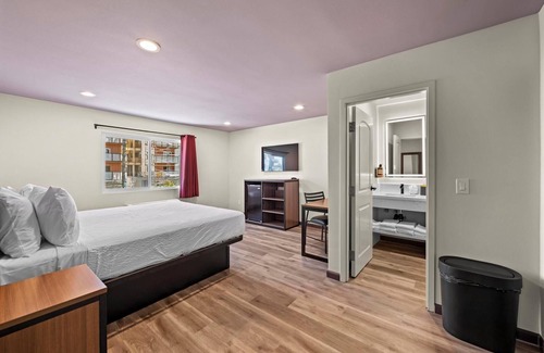 Harbor Hotel | Discover Hyland Inn Long Beach: Spa, Breakfast & Family Fun