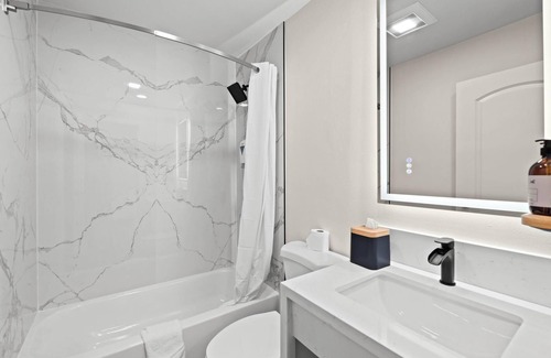 Harbor Hotel | Discover Hyland Inn Long Beach: Spa, Breakfast & Family Fun