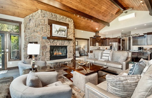 Windcliff Estates House | Relaxing Escape at Hyler Mountain Lodge with Spa & Hot Tub