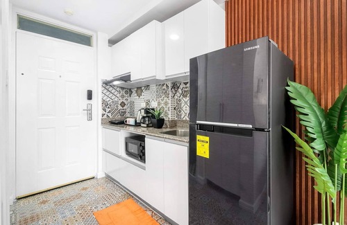 Mactan Export Processing Zone Apartment | Convenient Stay Near Airport with High-Speed Wi-Fi