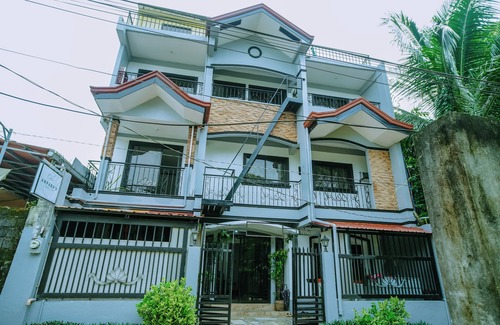 Coron Town Proper Apartment | Hymn's Tourist Inn