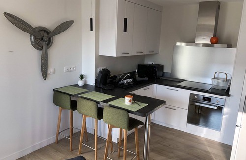 Flore Apartment | Central Hotel Close to Le Mans Circuit & Train Station