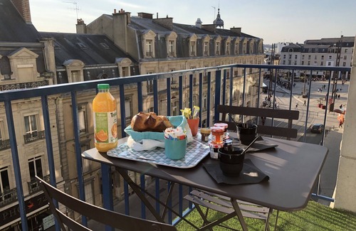 Flore Apartment | Central Hotel Close to Le Mans Circuit & Train Station