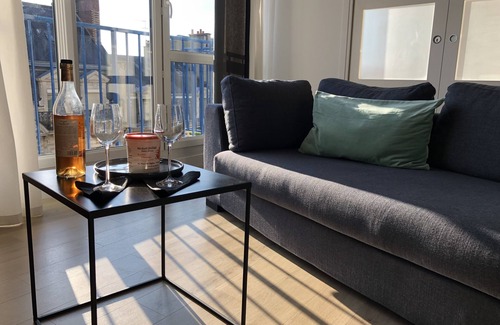 Flore Apartment | Central Hotel Close to Le Mans Circuit & Train Station