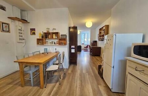 Arras Apartment | Central 3-Bedroom Retreat with Kitchen and Breakfast
