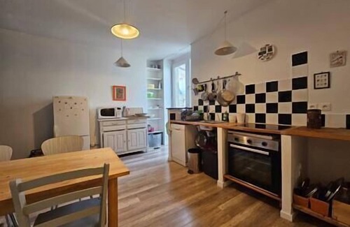 Arras Apartment | Central 3-Bedroom Retreat with Kitchen and Breakfast