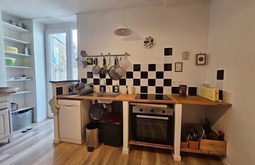 Arras Apartment | Central 3-Bedroom Retreat with Kitchen and Breakfast