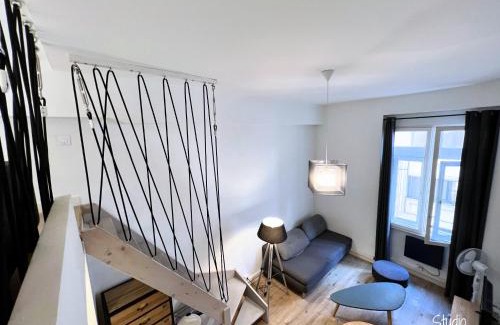 Les Cordeliers Apartment | Central Location: Stylish Atelier or Mezzanine Studio Escape