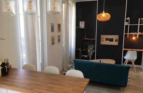 La Villette Apartment | Prime Location Near Old Port - Family-Friendly Hotel!