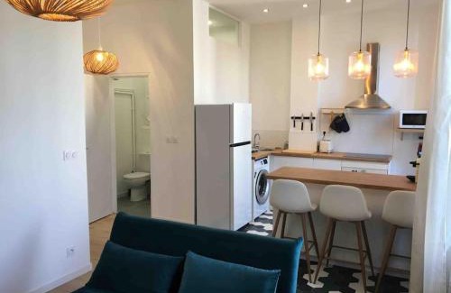 La Villette Apartment | Prime Location Near Old Port - Family-Friendly Hotel!