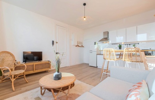 Tourcoing Apartment | Hypercentre: Ideal Location with Private Parking & Metro Access