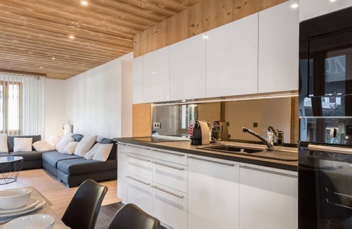 Megeve Apartment | Hypercentre: Comfort and Space for 6-8 with Great Amenities
