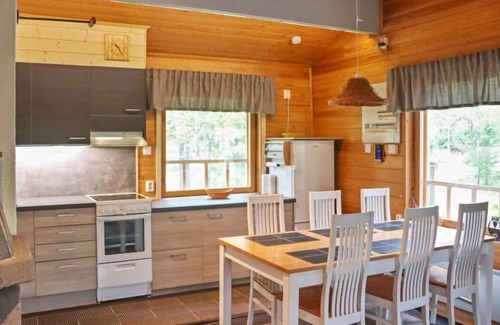 Kehys-Kainuu House | Relaxing Retreat at Hyryn Herra Cottage with Lake View