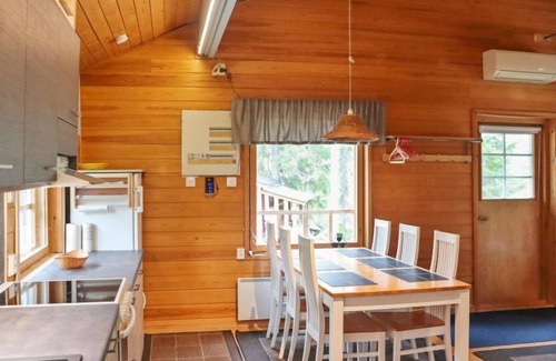 Kehys-Kainuu House | Relaxing Retreat at Hyryn Herra Cottage with Lake View