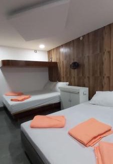 Urapakkam Hotel | HYTON GRAND