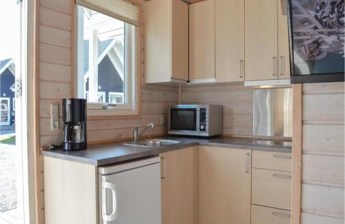 Thyboron House | Pet-Friendly Retreat at Hytte 8 with Private Pool Access