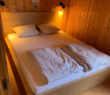 Kvase House | Scenic Hytte ved sjøen: Family and Pet Friendly Escape