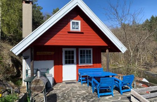 Kvase House | Scenic Hytte ved sjøen: Family and Pet Friendly Escape