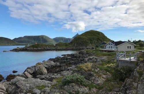 Flakstad House | Seaside Retreat: 4-Star Family-Friendly Haven